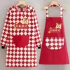 Delantal Impermeable y a Prueba de Aceite de Manga Larga para el Año del Caballo, Adecuado para Trabajos de Catering, Ropa de Trabajo Anti-Manchas para Cocina y Hogar, Mono de Año Nuevo para Mujer con Texto Impreso