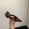 Sandalias Rojas Sexy de Punta Retro con Tacón Bajo y Diseño Hueco para Mujer, Nuevo Estilo Primavera y Verano, Elegantes Zapatos de Estilo Francés que Combinan Bien con Faldas