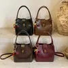Bolsas Transfronteiriças para Mulheres 2025 Novo Outono e Inverno High-End Retro Luxo Leve Bolsas de Mão Versáteis para Trabalho e Deslocamento Bolsas Transversais