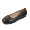 Zapatos planos poco profundos estilo francés de punta cuadrada con diseño de camelia para mujer 2026, nuevos zapatos de cuero suave con suela blanda para mujeres menudas y madres