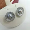 Pendientes de Botón de Perla Gris Natural Geométricos Delicados Suaves Estilo Único Versátiles Modernos Elegantes Simples Pendientes de Alta Gama para Mujer