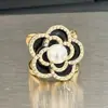 Hebilla de Seda para Bufanda Camelia para Mujer, Accesorio Versátil y Sencillo, Hebilla Anillo de Doble Uso para Esquinas de Bufandas y Ropa, Diseño de Nicho, Hebilla de Chal a la Moda