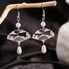 Brincos Vintage Estilo Chinês Pérola Gota d'Água, Brincos Étnicos com Padrão de Nuvem e Borla de Leque, Brincos Vazados em Formato de Leque Atacado