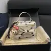 Otoño 2026 Nuevo Estilo Bolsa Tote Pequeña para el Trabajo y el Trayecto Diario Bolso Cubo de Cadena Individual para Hombro Cruzado para Mujer Bolsas para Mujer al por Mayor
