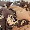 Juego de Cuatro Piezas de Terciopelo de Leche Clase A Engrosado Doble Cara Terciopelo de Bebé Terciopelo Coral Franela Funda de Edredón Sábana Juego de Tres Piezas para Dormitorio 4