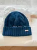 Gorro de Tricô Estilo Japonês para Mulheres, Outono e Inverno, Proteção Quente para Orelhas, Gorro de Lã Cor Sólida, Versátil Simples para Casal Estudante Venda por Atacado