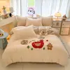 Juego de Cama de Chenilla Bordada de Invierno Leche Terciopelo Cuatro Piezas Caliente por Ambos Lados Más Terciopelo Funda Nórdica de Coral Franela Sábana