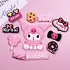 Kuromi Sentada Dibujo Animado Pegamento Suave Accesorios para Joyería DIY Paquete de Materiales para Funda de Teléfono Celular Zapatos con Agujeros Decorativos para Equipaje Hechos a Mano