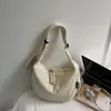 Bolsa de Tecido Outono e Inverno para Mulheres 2025 Nova Bolsa de Ombro de Grande Capacidade para Roupas de Trabalho Diárias, Versátil e Simples Nova Bolsa Dumpling