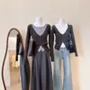 Item Popular de Alta Qualidade das Treze Linhas de Guangzhou ~ Conjunto de Duas Peças Feminino de Outono em Tricô Cor Café com Gola Redonda, Mangas Longas, Modelagem Slim