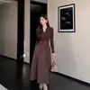 Vestido largo de manga larga vintage color caqui Muye Otoño 2026 Transfronterizo para Mujer, Línea A Delgado de Cintura Alta con Pliegues