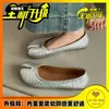 Sapatos Retro de Nicho Pé de Porco Prata com Dedos Separados Meio Chinelos Femininos 2026 Novo Estilo Solado Macio Baixo Plano Celebridade da Internet Slip-Ons