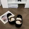 Nova coleção outono e inverno: chinelos femininos requintados com design de fivela, sola grossa, modernos, versáteis e confortáveis, com solas macias e um novo forro de algodão