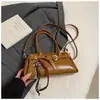 Nova Bolsa de Ombro Retro 2025 Moda Casual Versão Coreana Bolsa Baguete de Nicho Bolsa Simples de Ombro para o Dia a Dia Feminino