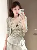 Conjunto de duas peças em estilo coreano: cardigã doce e picante com estampa de coração sobreposto a uma camisola com acabamento em renda, emagrecedor e versátil, look elegante