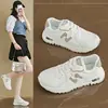Zapatos para mujer, un artículo de gran venta para ventas transfronterizas, son zapatillas deportivas casuales de malla transpirable para verano con suelas suaves, absorción de impactos, diseño ligero y estilo versátil, lo que los hace perfectos para estudiantes y para correr
