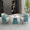 Set sencillo y elegante de sofá individual y mesa de centro, adecuado para áreas de descanso, recepciones de hotel, oficinas de ventas y salas de reuniones