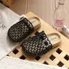 Diadema de Tejido Hueco para Bebé Sandalias Nuevo Estilo 2026 Niñas Verano Exterior Transpirables Chanclas Suela Gruesa Moda Playa