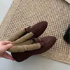 Sapatos Femininos Estilo Francês com Lã, Novo Modelo 2025, Bico Quadrado, Salto Escondido, Mocassins de Corte Profundo, Sapatilhas Quentes Peludas Estilo Britânico