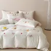 Conjunto de Cuatro Piezas de Algodón 100% de Clase A, Algodón Lavado con Dibujos, Doble Capa de Gasa, Estilo Infantil Femenino, Bordado Rosa, Estilo de Alta Gama, Primavera y Verano