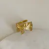 Anillo Metálico de Lazo Plegado para Mujer, Tendencia de Moda Única y Elegante, Lujo Ligero y Sensación de Alta Gama