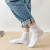 Calcetines Zhuji Primavera y Otoño Color Sólido Blanco y Negro Calcetines Deportivos para Hombres y Mujeres Estudiantes, Transpirables, Absorbentes de Sudor, Resistentes al Olor, Largos y de Longitud Media