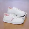 Tênis Brancos Estilo Coreano Ins Novos para Estudantes Femininas da Primavera de 2026, Sapatos Casuais Esportivos com Plataforma para Aumentar a Altura para Estilo de Rua W005