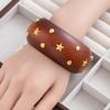 Pulsera de Madera con Remaches de Estrella de Estilo Étnico Retro, Pulsera de Moda y Única con un Toque de Lujo Ligero y de Alta Gama, Joyería de Exportación