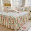 Falda de Cama Estilo Coreano Pastoral de Princesa, Pieza Única Acolchada Engrosada Antideslizante Completamente Envuelto Cubierta de Cama Falda de Cama Juego de Ropa de Cama Dos en Uno Cubierta de Cama