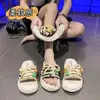 Sandalias Casuales de Playa con Suelas Gruesas y Diseño que Aumenta la Altura, Estilo Slip-On para Mujer, Nuevo Modelo Otoño/Verano 2025 con Suela de Plataforma con Cordones