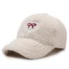 Gorra de Béisbol de Lana de Cordero para Mujer de Invierno Bordado de Lazo Cálida a Prueba de Frío Gorra Gruesa Moda Exterior Combinable