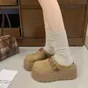 Novas chinelas mule com fivela de cinto, design slip-on 2026, sola grossa, bico fechado, estilo meia-chinelo, para mulheres, adequadas para uso externo no outono
