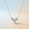 Colgante de plata S925 con moissanita, collar con el amor presente, nueva cadena de clavícula ligera de lujo a la moda para mujer, disponible en stock.