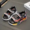 Sandálias Infantis Verão 2025 Novas Desenho Animado Sapatos Casuais Infantis Crianças Médias e Grandes Sapatos Esportivos de Praia Sapatos de Menino Tendência