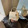 Bolsa Pequena Quadrada Acolchoada Elegante e de Luxo Novo Modelo 2026 Casual Versátil Fivela de Travamento Bolsa de Ombro Bolsa Transversal Feminina