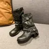 2026 Nuevas Botas de Chica Picante con Hebilla de Remaches Plisadas Apiladas para Mujer Tacón Grueso Punta Cuadrada Botines Botas de Motocicleta Retro