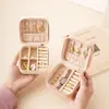 Estuche de almacenamiento para caja de joyería, compacto y exquisito, para pendientes, tachuelas, accesorios, collares, anillos de viaje, portátil, simple, caja modelo nuevo
