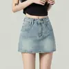 Falda de mezclilla de cintura alta estilo americano con pedrería anti-exposición, de tendencia para mujer, estilo casual que alarga las piernas, falda de línea A adelgazante para verano en azul