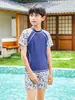 Traje de baño para niños Traje de baño dividido para niños grandes Dibujos animados Manga media Pantalón corto medio Traje de baño para surf en la playa Baño termal