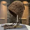 Gorro de Punto Rojo con Borla Floral para Viajes en el Oeste de Sichuan para Mujer, Gorro de Lana de Estilo Étnico Hueco para Otoño e Invierno con Protección para los Oídos, Gorro de Tejer