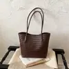 Bolsa de ombro de grande capacidade para mulheres, novo modelo 2026, bolsa feminina estilosa de trama, bolsa tote casual, bolsa de ombro e de axila
