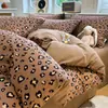 Nuevo juego de ropa de cama de cuatro piezas de grado A, 100% algodón, cepillado y engrosado, para uso doméstico, con un diseño simple y versátil