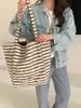 Bolsa de Tecido Listrada Dupla Face 2024 Outono e Inverno Nova Bolsa de Lona de Lã Grande Capacidade Bolsa de Ombro Mais Fácil de Combinar Bolsa para o Dia a Dia