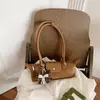 Bolso de ante vintage para debajo del brazo para mujer, nuevo bolso de mano de moda trendy 2026, bolso de hombro simple para debajo del brazo