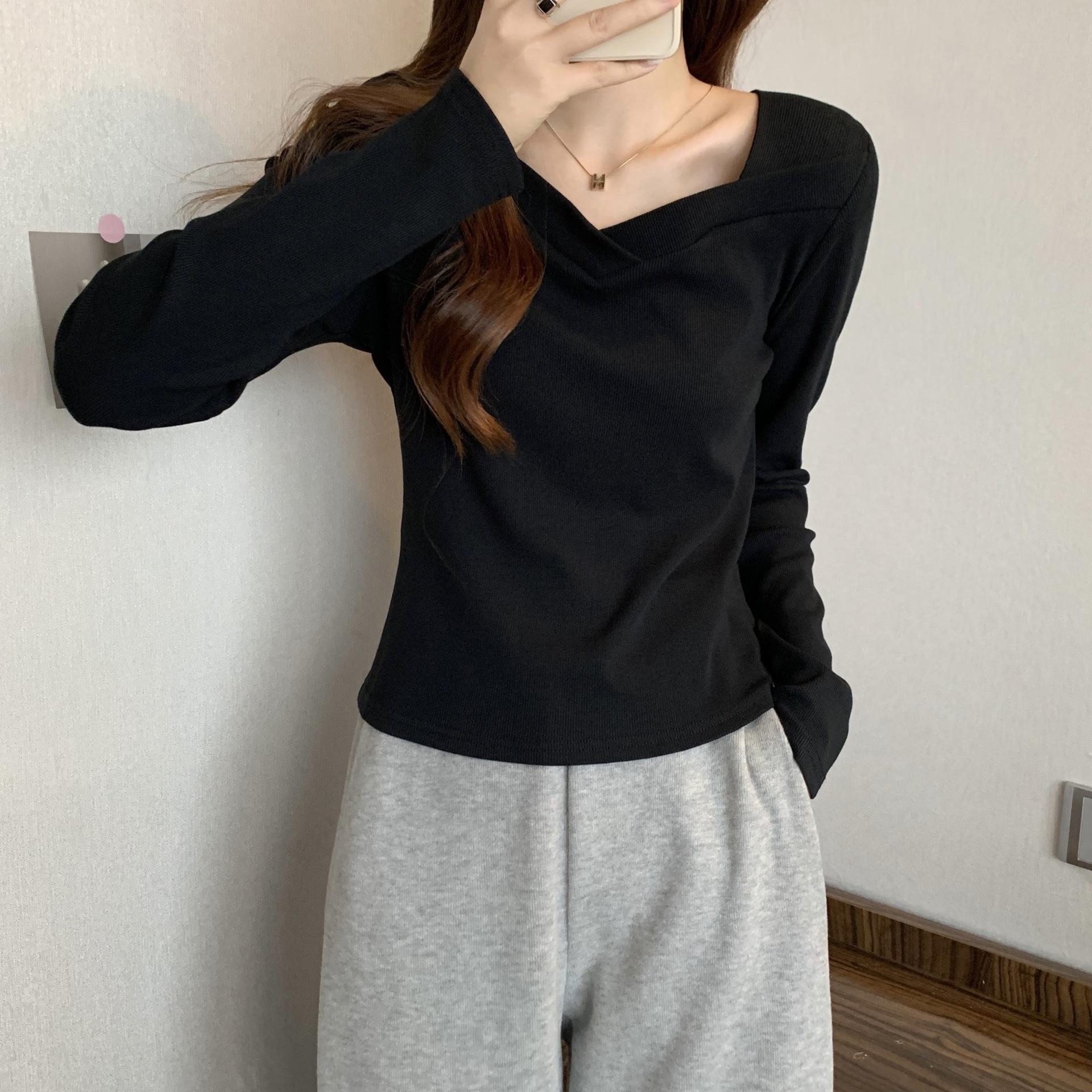 复制_2023新款早春季温柔风穿搭V领打底衫内.jpg