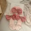 Conjunto de Gorro y Calcetines para Bebé Niña, Gorro de Hilo con Lazo Rojo, Gorro Protector de Fontanela para Recién Nacido, India