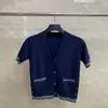 Ventas Directas de Fábrica Tb Verano Nuevo Color Waffle Rayas Cuello V Manga Corta Casual para Mujer, Cómodo y Versátil Tejido de Punto Manga Corta