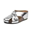 Chinelos de Couro Macio Femininos 2026 Verão Novo Versátil Aumento Interno de Altura Birkenstock Bico Fechado Meio Chinelo Feminino para Exterior Slip-on