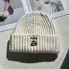 Gorro de Invierno Bordado para Mujer Gorro de Punto Casual Americano Ala Pequeña Sin Visera Negro Rosa Adelgazante para la Cara Cálido Gorro de Hilo de Pingüino