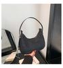 Bolsa de axila feminina primavera e verão retrô simples moda nicho design bolsa de ombro feminina bolsa de crescente portátil de alta qualidade